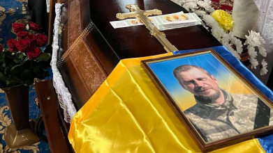 Майже рік вважався зниклим безвісти: на Волині поховали Героя Анатолія Ленартовича