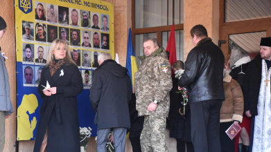 У громаді на Волині відкрили Стенд пам’яті зниклим безвісти захисникам