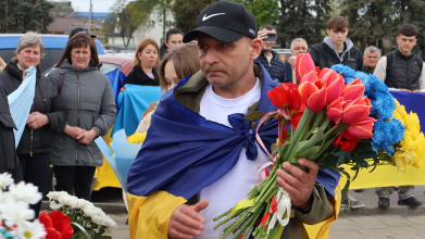 У прикордонному місті на Волині зустріли звільненого з полону військового Андрія Жолоба