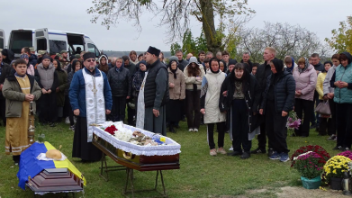 Загинув у ДТП під час відпустки: на Волині попрощалися з військовим Петром Костровським