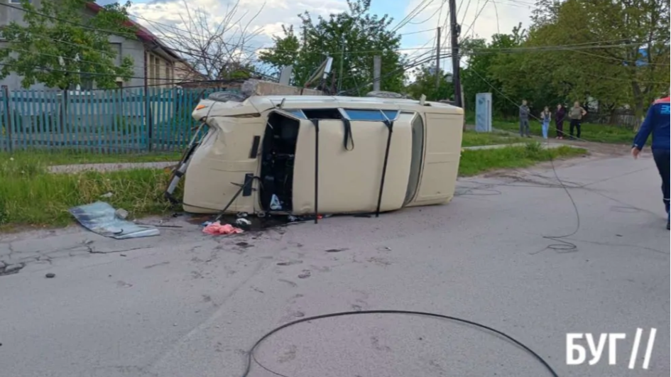 На Волині нетверезий водій врізався в електроопору: є постраждалі