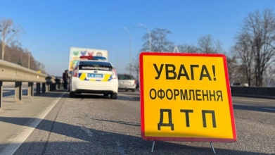 Біля Луцька зіткнулися авто та мотоцикл: 17-річного хлопця госпіталізували
