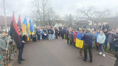 У громаді на Волині зустріли звільненого з полону захисника