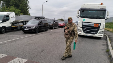 Черги на «Устилузі»: як зараз проходять легкові авто та автобуси через єдиний пункт пропуску Волині