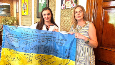 У Белфасті українська делегація розгорнула прапор з побажаннями від Волинської ТрО