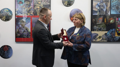 Художниця з Луцька отримала державну нагороду