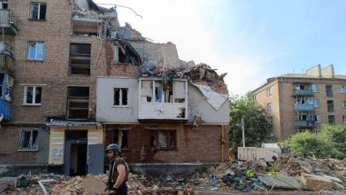 Росіяни влучили у 5-поверхівку в Харкові: відомо про 5 загиблих