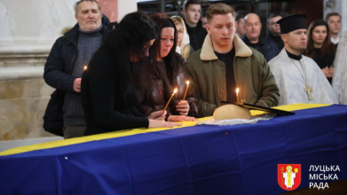 Осиротіла 3-річна донечка: у Луцьку попрощалися з Героєм Артемом Тютюнником