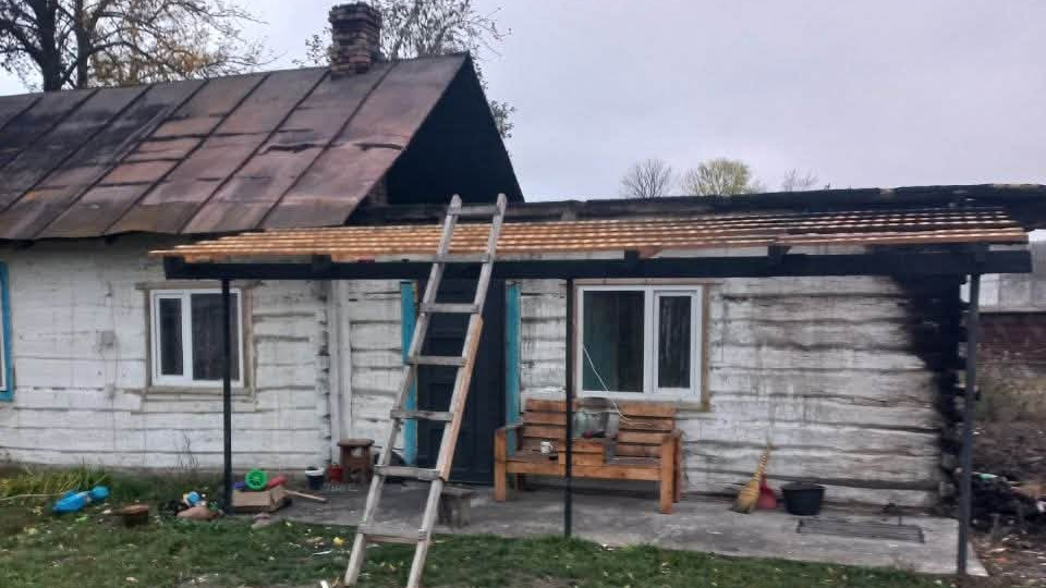 На Волині пожежа знищила частину будинку батька-одинака з трьома дітьми: родині потрібна допомога