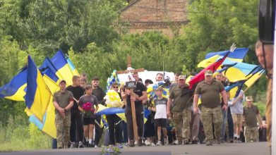 «Йому б ще жити і жити»: у Луцькому районі попрощалися з 26-річним Героєм Владиславом Задворним