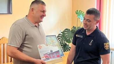 У місті на Волині після 25 років служби провели на пенсію начальника пожежно-рятувальної частини