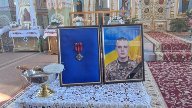 Понад 2 роки вважався зниклим безвісти: на Волині поховали Героя Володимира Кожевнікова
