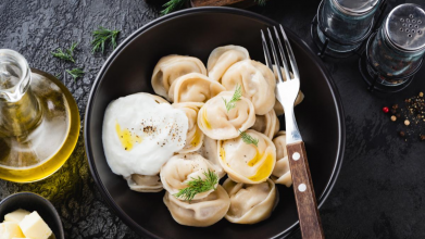 Не злипнуться і не розваляться: чому не можна кидати пельмені в окріп