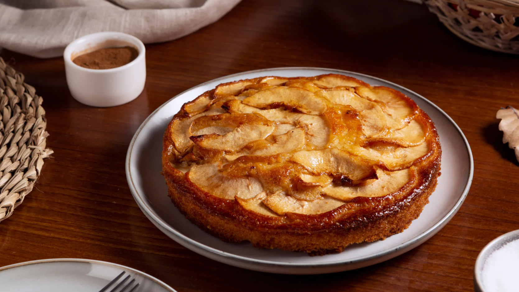 Французький яблучний пиріг-«невидимка»: ніжний десерт, який тане в роті
