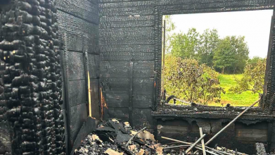 На Волині блискавка влучила у будинок багатодітної родини: оселя повністю згоріла