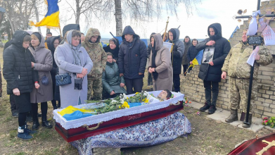 Загинув у першому бою: у Луцькому районі поховали молодого снайпера Валерія Марушка. Фото