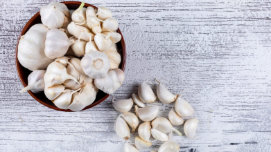 Як підживити часник у квітні: найкращі добрива, щоб головки виросли розміром з кулак