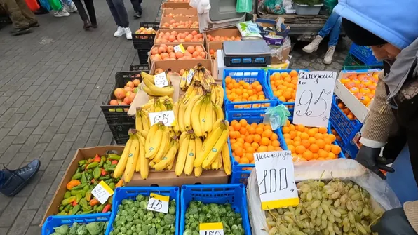 На луцькому ринку – шалені ціни на продукти. Відео