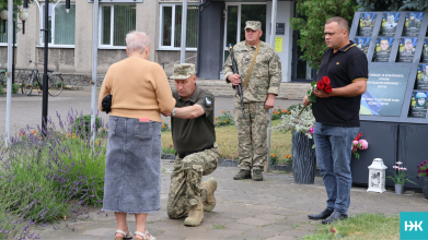 У громаді на Волині рідним полеглим Героїв вручили їхні посмертні нагороди