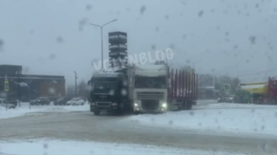 Біля Луцька через ожеледицю зіткнулися дві вантажівки