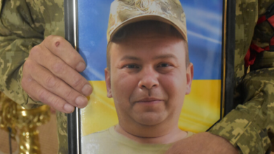 Загинув понад 10 місяців тому: у Луцькій громаді попрощались з Героєм Костянтином Ризванюком