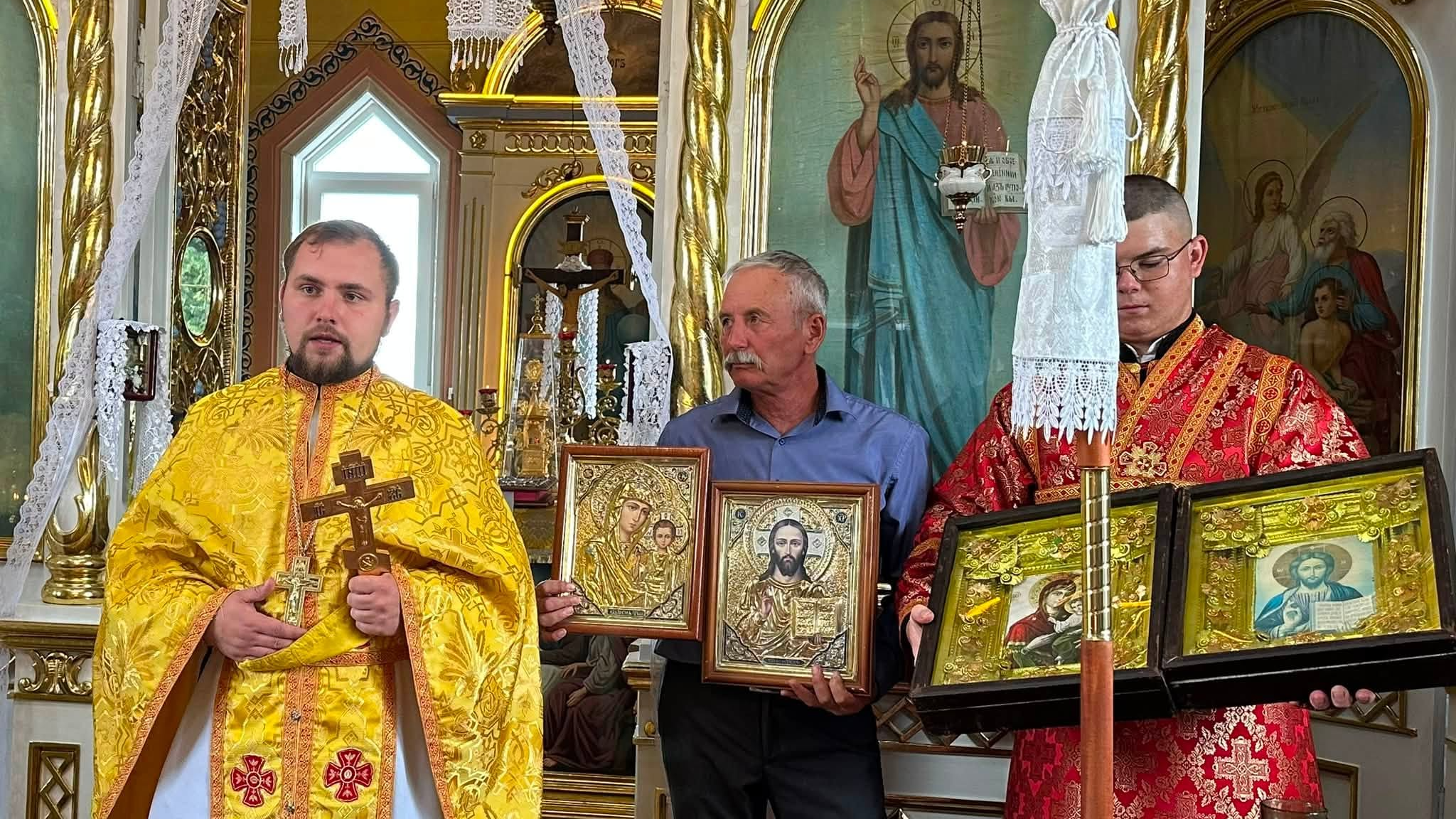 На Волині у двох храмах зберігатимуть ікони, врятовані зі зруйнованої церкви в Гуляйполі
