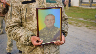 Життя обірвалося у дорозі: на Волині поховали Героя Олександра Барана