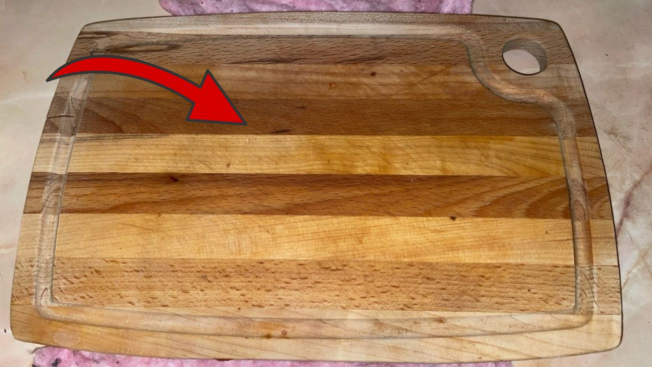 Крохмаль і лимон для чистої кухонної дошки: покроковий спосіб