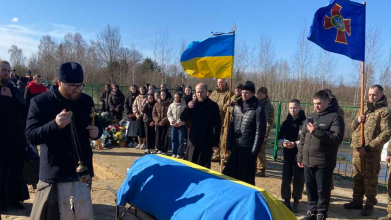 Життя обірвалося на Дніпропетровщині: на Волині поховали захисника Віктора Маковецького
