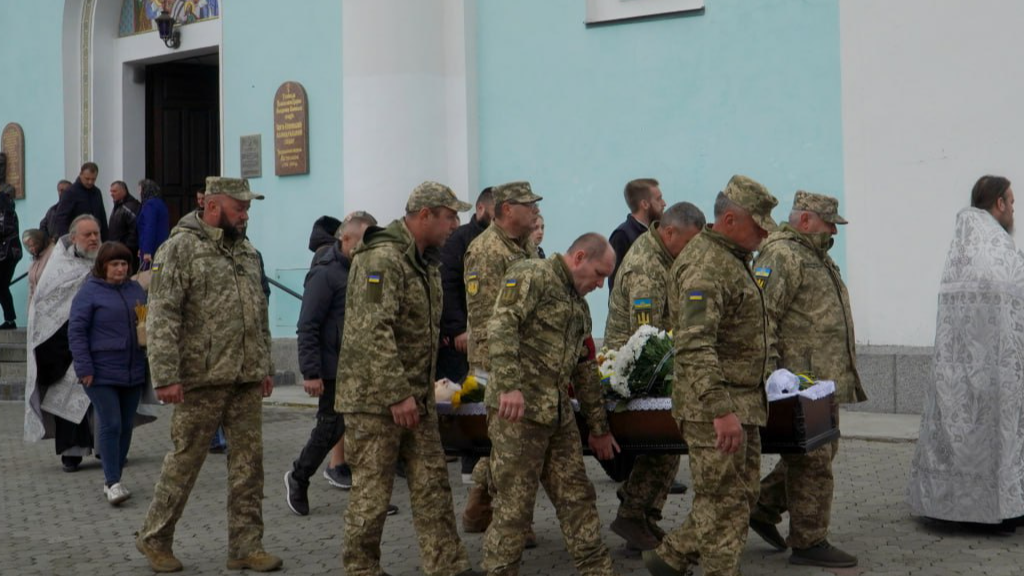 Майже рік боровся за життя: на Волині попрощалися з Героєм Олександром Гусевським