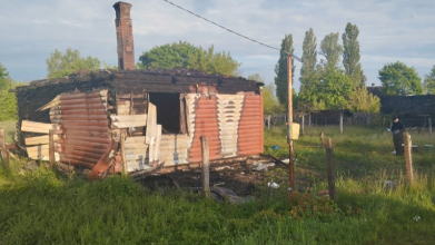 На Волині чоловік підпалив будинок односельчанина, хата згоріла повністю