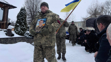 Віддав життя за Україну: волиняни провели в останню путь Героя Василя Солодуху