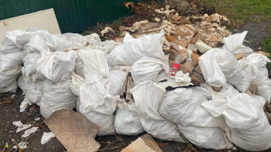 У місті на Волині біля смітників утворили стихійне звалище будівельного сміття