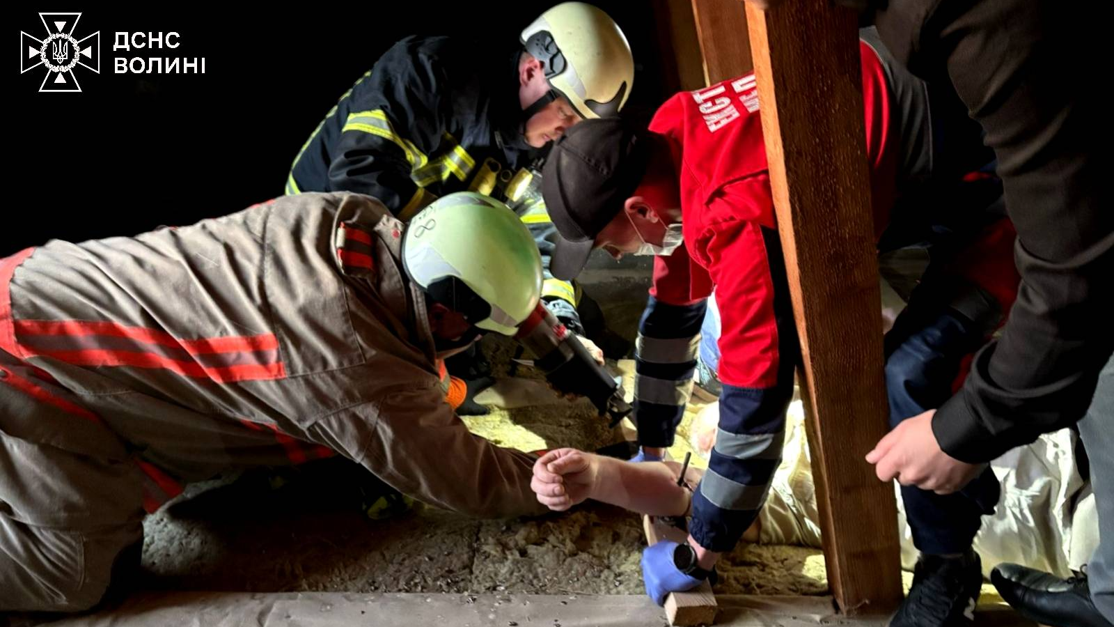 На Волині травмувався чоловік: металевий штир пробив йому руку