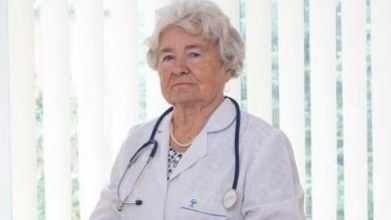 Понад півстоліття присвятила медицині: довгожителька з Волині відзначила 90-річчя