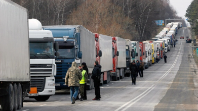 Блокада польського кордону: на волинському та ще двох пунктах пропуску тисячі машин у черзі