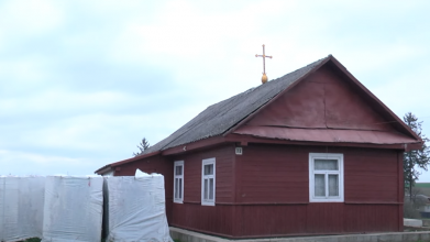 Хлопці гинуть на війні, а в їхньому селі будується УПЦ МП: на Волині з хати роблять московську церкву. Відео