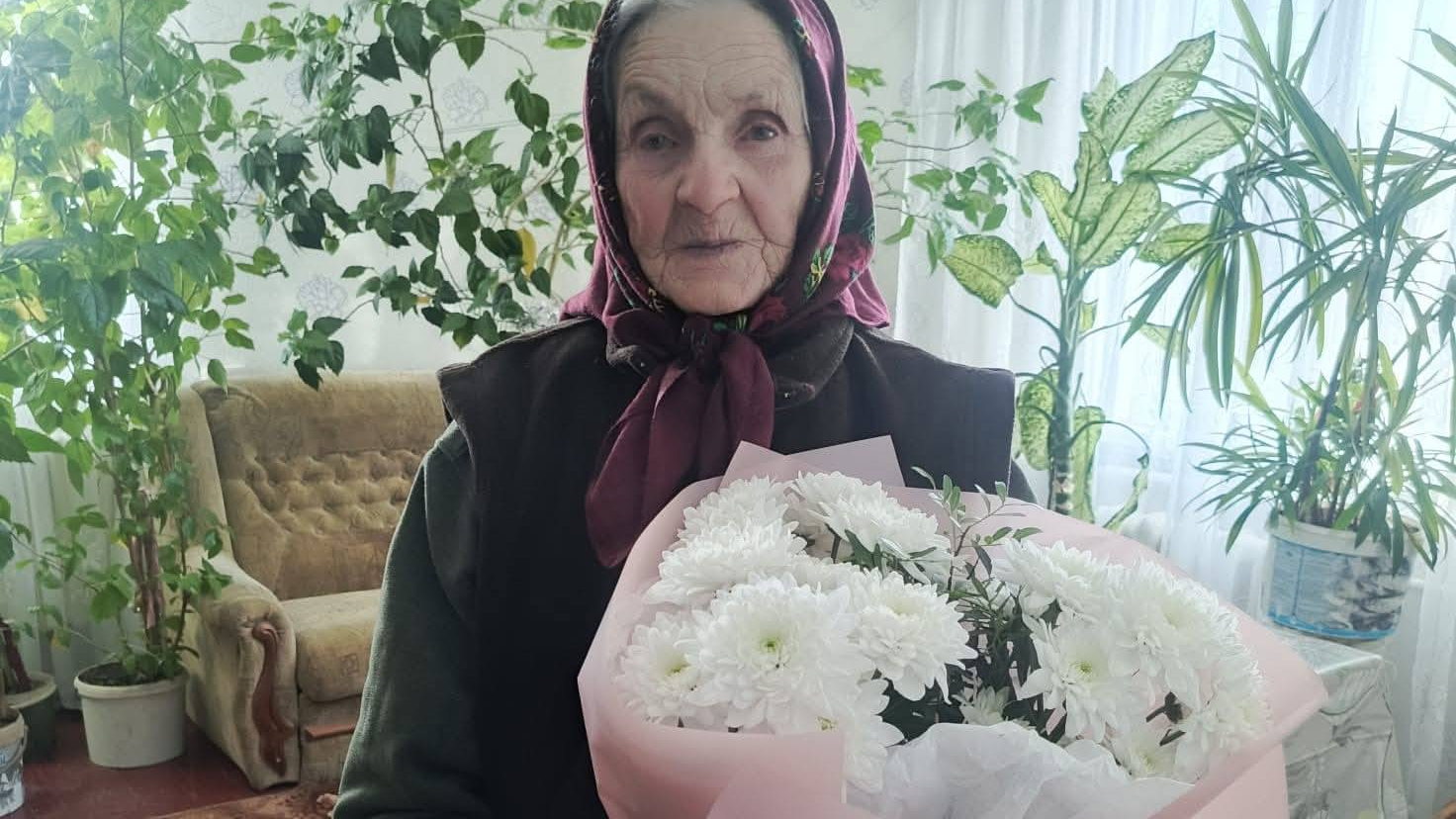 Давно овдовіла та пережила втрату сина: у громаді на Волині з ювілеєм привітали довгожительку