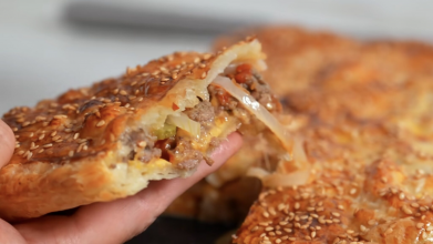 Домашній пиріг-чізбургер: швидко, смачно та без фастфуду