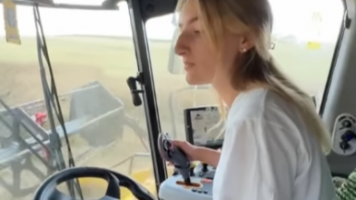 Агрожиття без прикрас: як волонтерка та блогерка з Волині підкорює Instagram жнивами й гумором