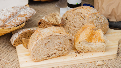 Як зробити добриво з черствого хліба і підвищити врожай