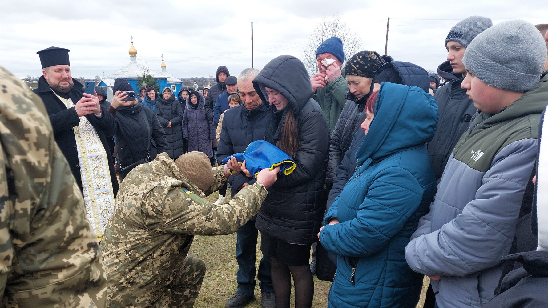 Вдовою залишилась молода дружина, маленький синочок ростиме без батька: на Волині поховали 23-річного Героя Владислава Юхимова