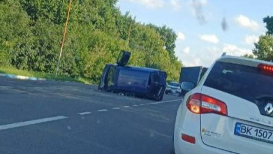 У Луцькому районі одна автівка перекинулась, інша - злетіла у кювет: травмувалися люди