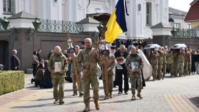 Луцьк попрощався із двома Героями — Анатолієм Андрусиком та Богданом Новосадом