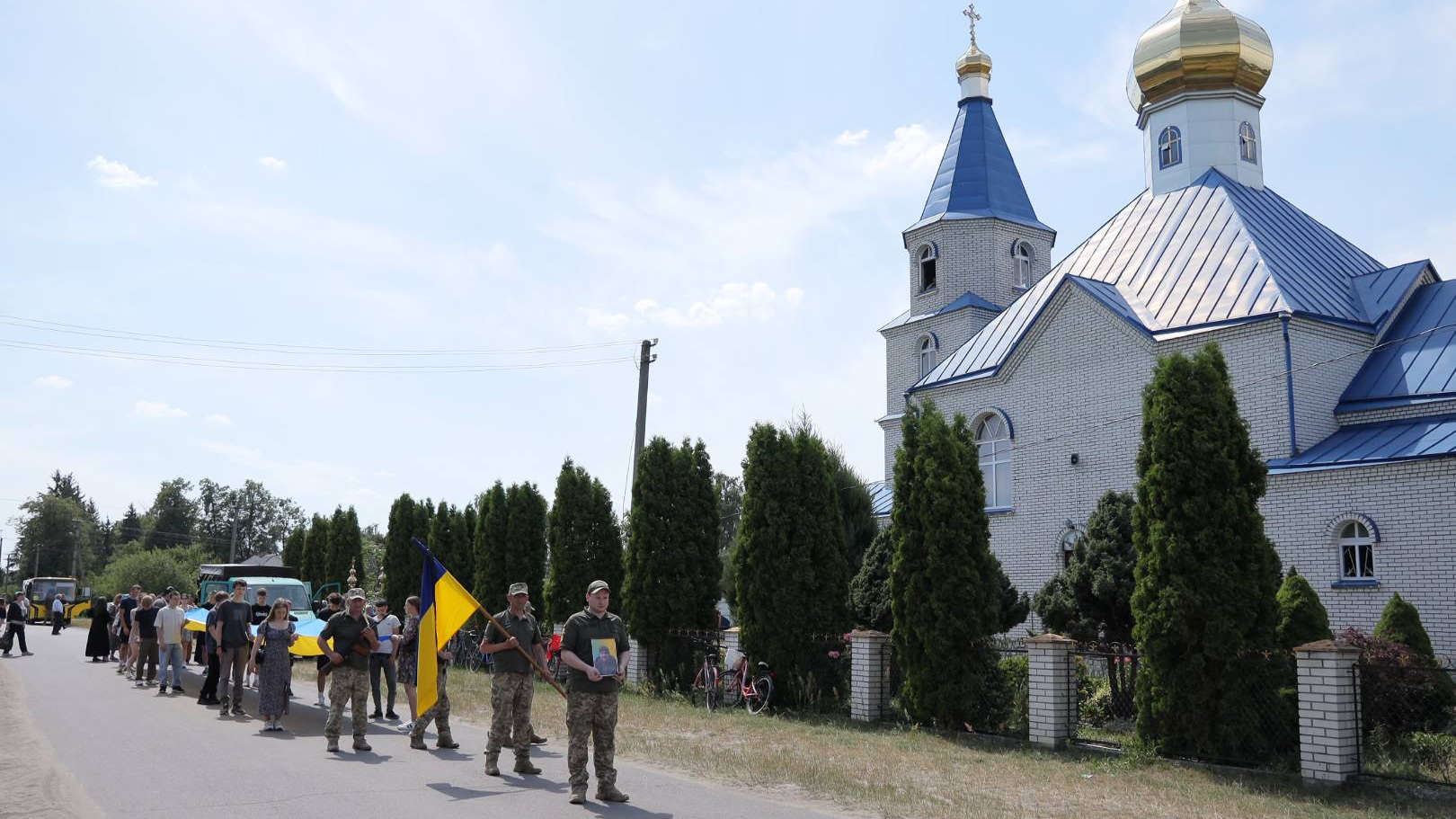 8 місяців вважався зниклим безвісти: на Волині в останню путь провели Героя Анатолія Янчука