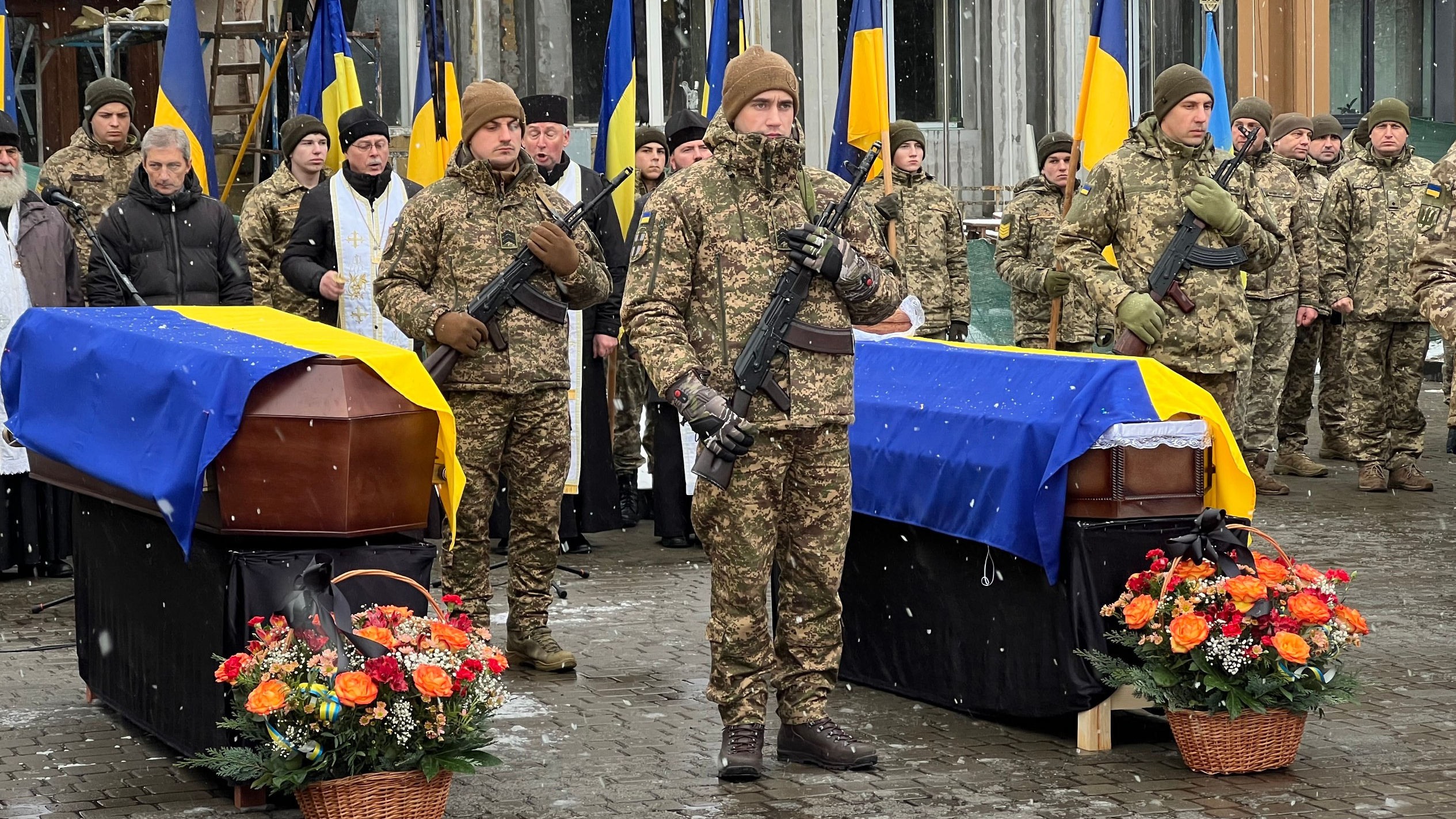 Громада втратила двох Героїв: на Волині попрощалися з Кірілом Євтушиком та Олегом Чугусовим