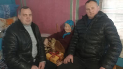 Має 4 дітей, 8 онуків та 11 правнуків: довгожителька з Волині відзначила 94-річчя