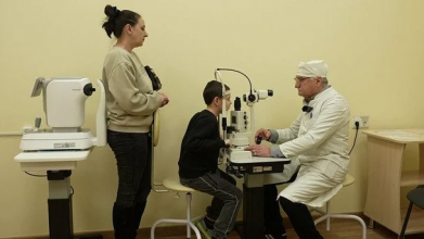 На Кіровоградщині школяр олівцем проколов око однокласнику, а вчителі не викликали навіть «швидку»