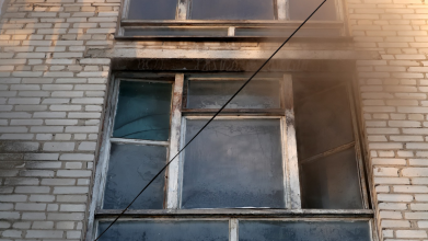 У Луцьку горіла квартира у багатоквартирному будинку: евакуювали одну людину