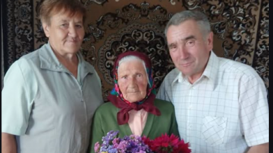 Роки роботи в колгоспі та понад шість десятиліть подружнього життя: волинянка відзначила 91-річний ювілей